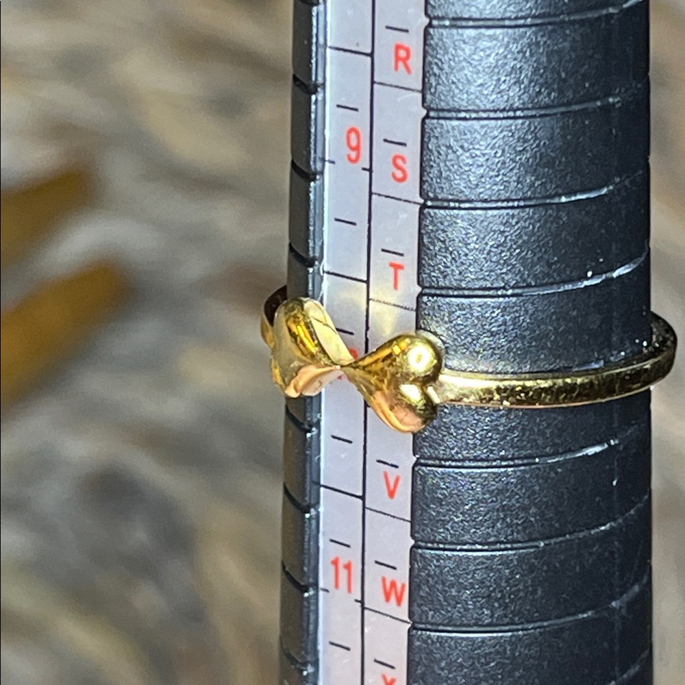 Nevada Jewelry Company Gold Tone Interlocking Heart Ring - Picture 3 of 3